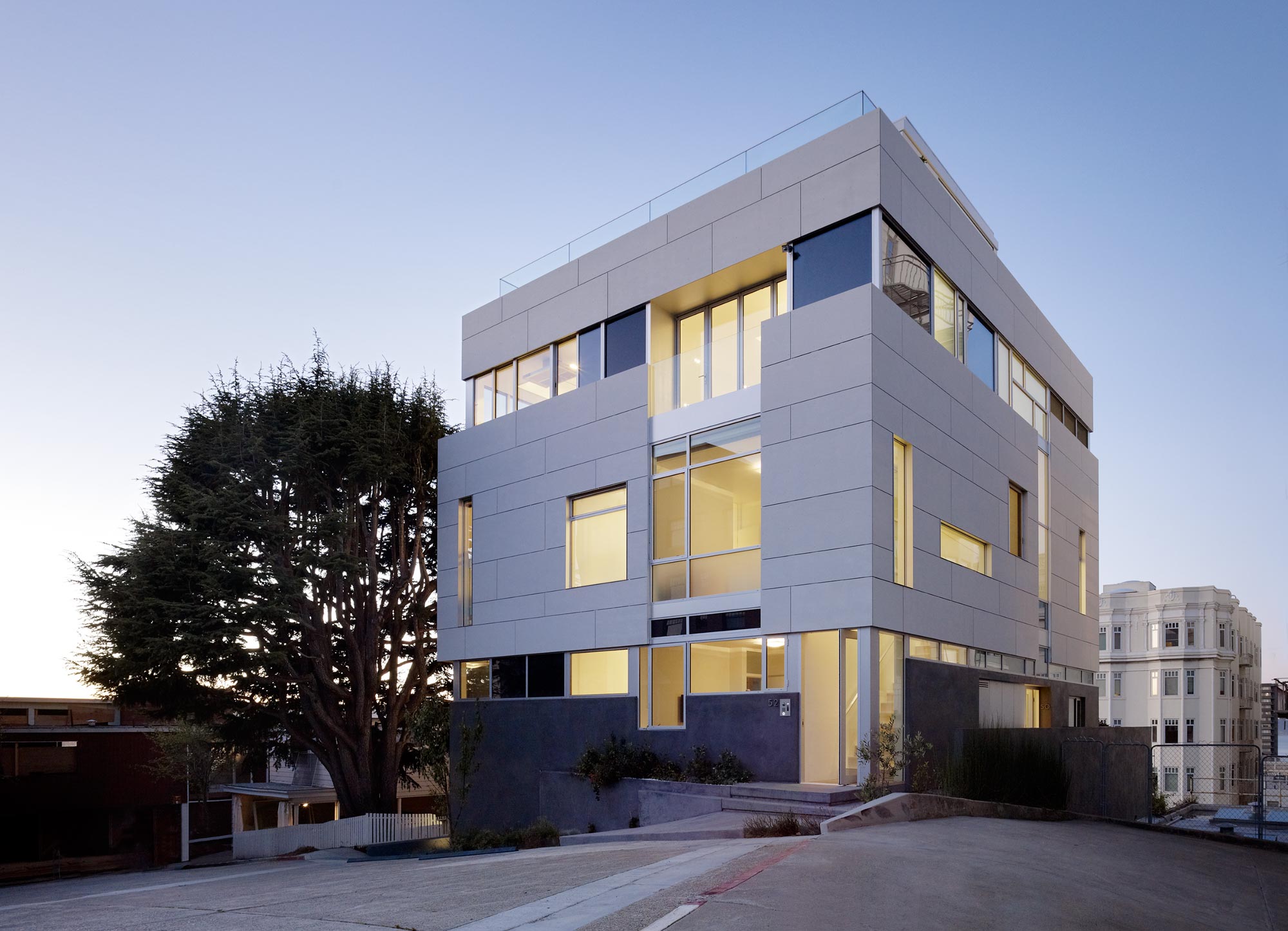 Exterior corner view of the Russian Hill Residence contemporary single-family home in San Francisco